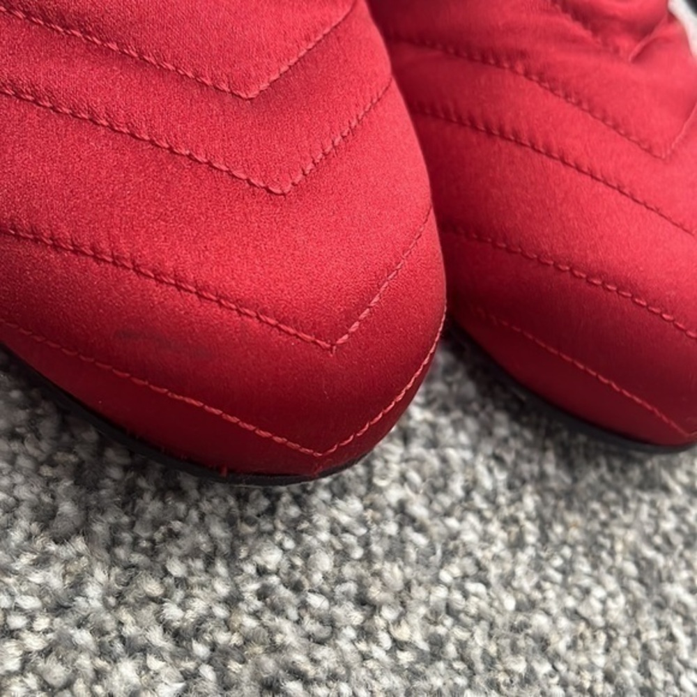 GUCCI Tiger Head Bow Red Satin Princetown Slipper Mules Size 36 - Picture 8 of 10